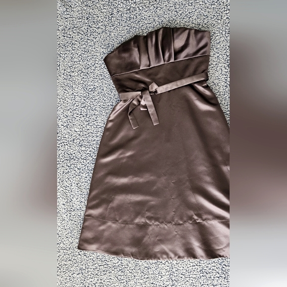 Strapless formal dress. - Picture 1 of 9